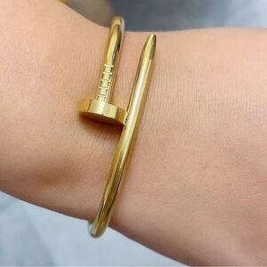 Luxury bracelet. Stainless steel . Doesn’t tarnish. Great quality